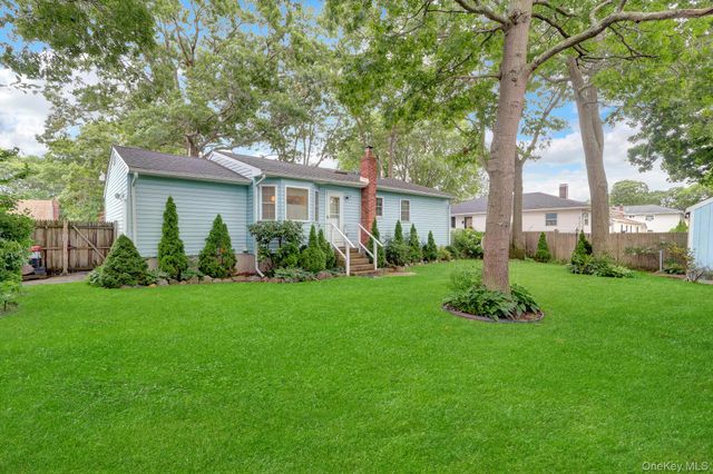 258 Floyd Road, Shirley, NY 11967