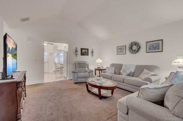 258 Floyd Road, Shirley, NY 11967