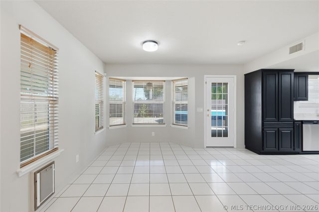 2704 W Montgomery Street, Broken Arrow, OK 74012