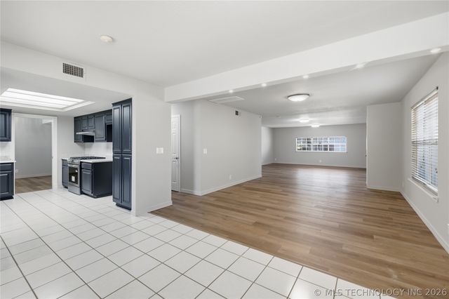 2704 W Montgomery Street, Broken Arrow, OK 74012