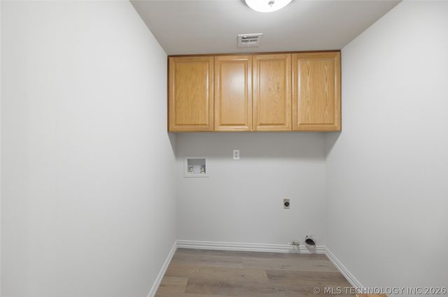 2704 W Montgomery Street, Broken Arrow, OK 74012