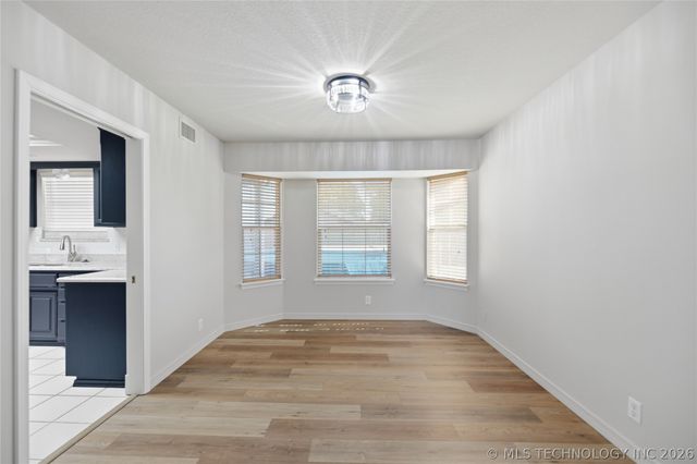 2704 W Montgomery Street, Broken Arrow, OK 74012