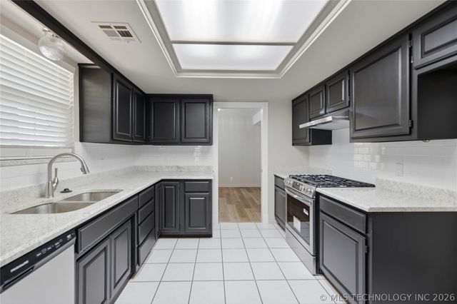 2704 W Montgomery Street, Broken Arrow, OK 74012