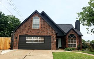 2704 W Montgomery Street, Broken Arrow, OK 74012