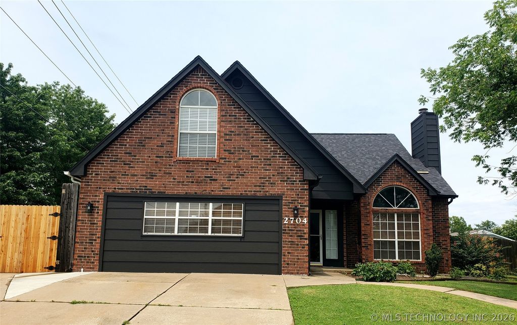 2704 W Montgomery Street, Broken Arrow, OK 74012