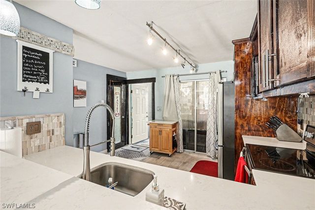 4150 Looking Glass LN 3903, Naples, FL 34112