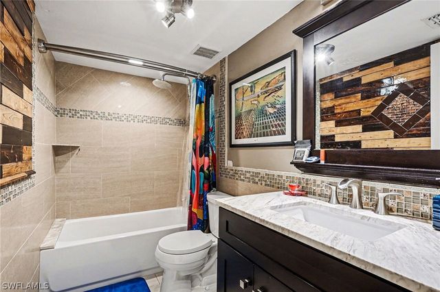 4150 Looking Glass LN 3903, Naples, FL 34112