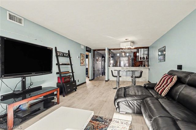 4150 Looking Glass LN 3903, Naples, FL 34112