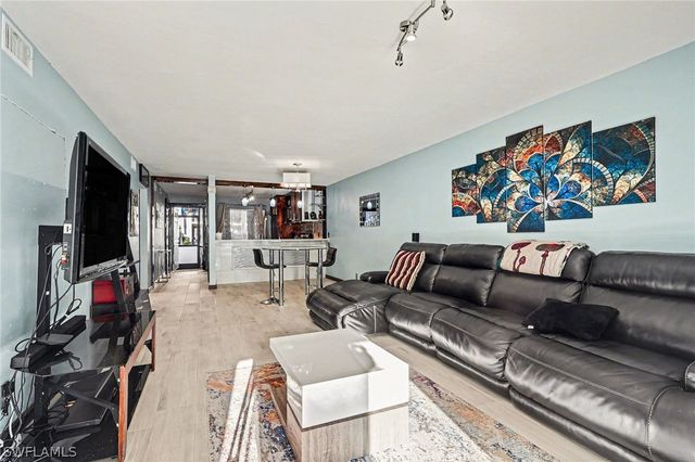 4150 Looking Glass LN 3903, Naples, FL 34112