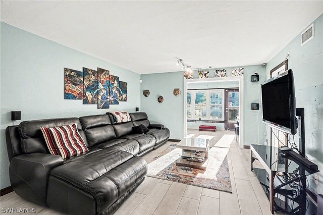 4150 Looking Glass LN 3903, Naples, FL 34112