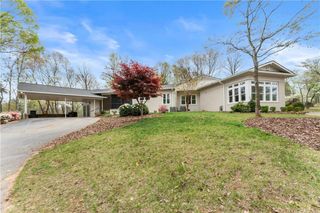 664 Chenocetah Drive, Cornelia, GA 30531
