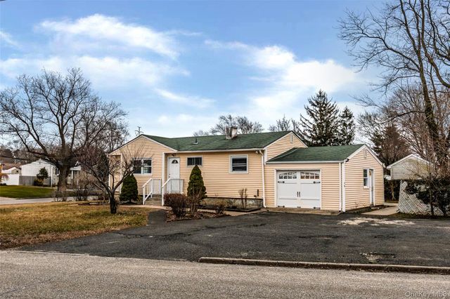 2502 Race Avenue, Medford, NY 11763