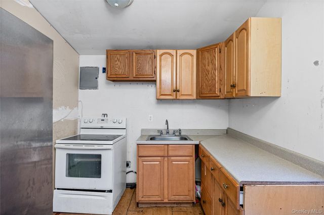 2502 Race Avenue, Medford, NY 11763