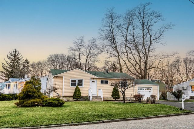 2502 Race Avenue, Medford, NY 11763
