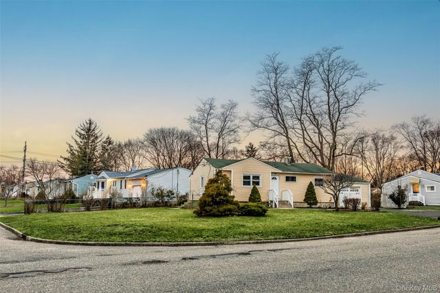 2502 Race Avenue, Medford, NY 11763