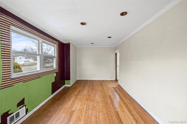 2502 Race Avenue, Medford, NY 11763