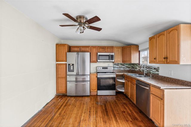 2502 Race Avenue, Medford, NY 11763