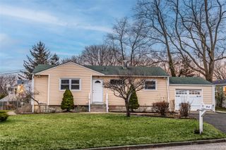 2502 Race Avenue, Medford, NY 11763