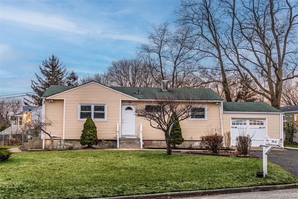 2502 Race Avenue, Medford, NY 11763