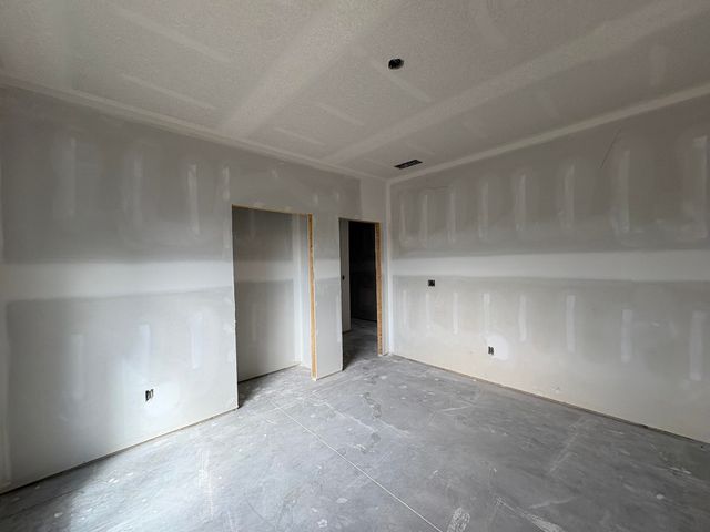 5813 Plumthicket St, Bel Aire, KS 67226
