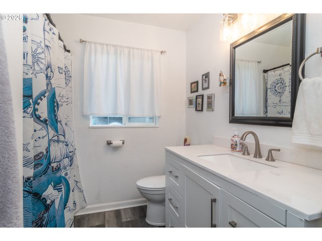 575 W CENTER St, Roseburg, OR 97471