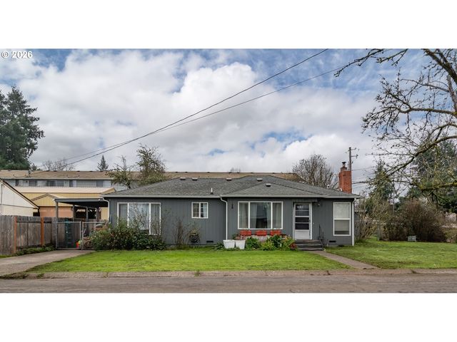 575 W CENTER St, Roseburg, OR 97471