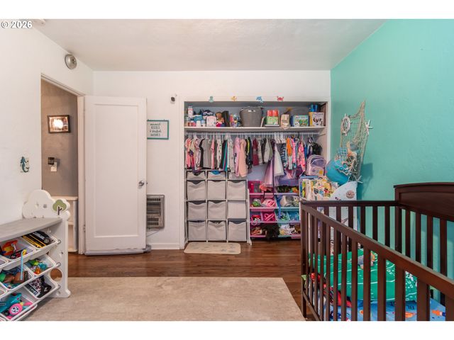 575 W CENTER St, Roseburg, OR 97471