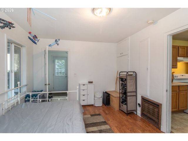 575 W CENTER St, Roseburg, OR 97471