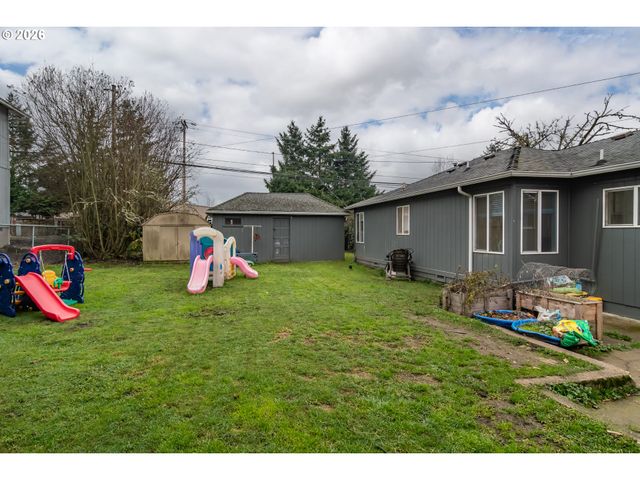 575 W CENTER St, Roseburg, OR 97471