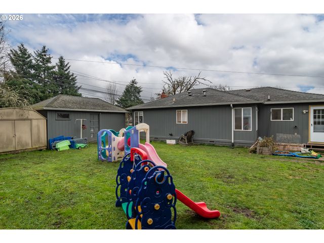 575 W CENTER St, Roseburg, OR 97471