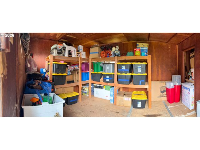 575 W CENTER St, Roseburg, OR 97471