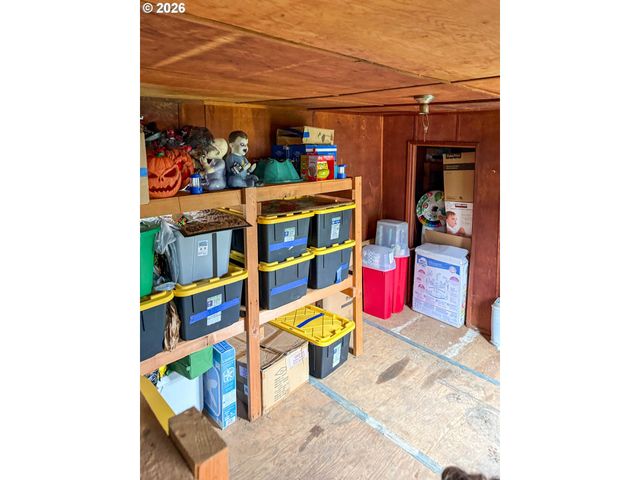 575 W CENTER St, Roseburg, OR 97471