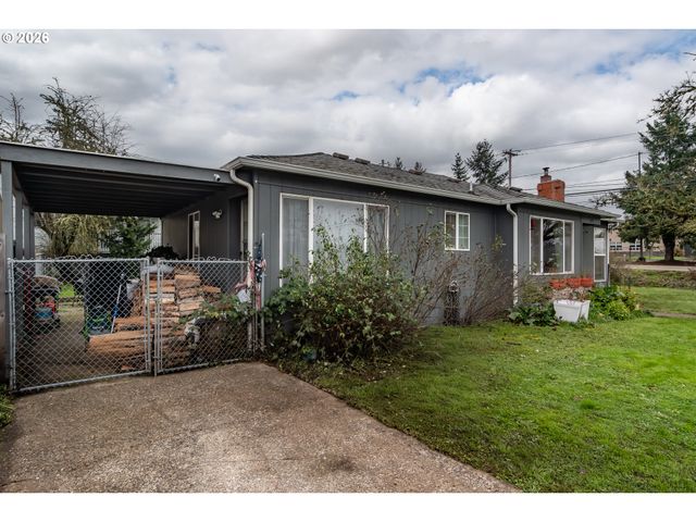 575 W CENTER St, Roseburg, OR 97471