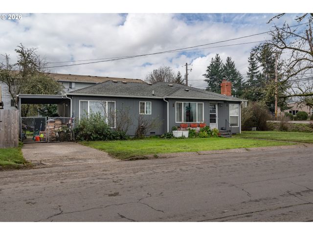 575 W CENTER St, Roseburg, OR 97471