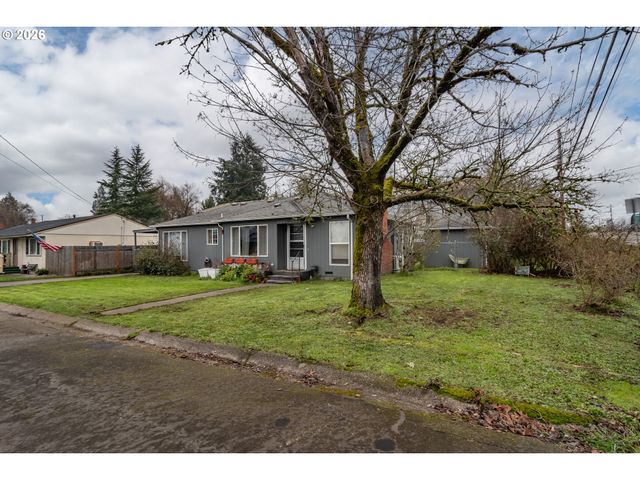 575 W CENTER St, Roseburg, OR 97471