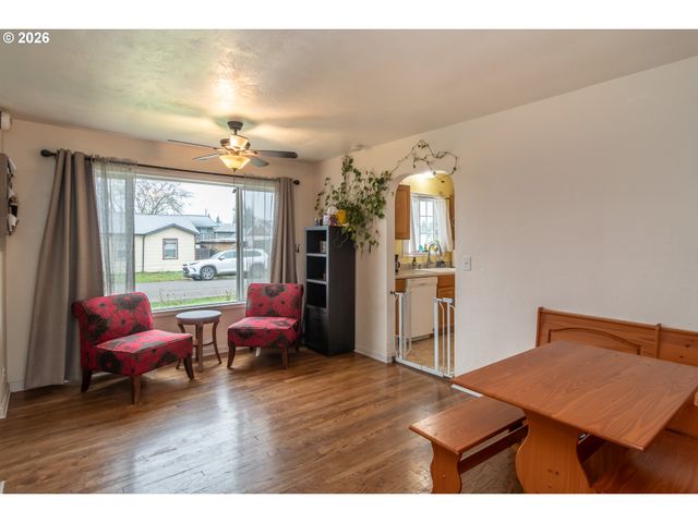 575 W CENTER St, Roseburg, OR 97471