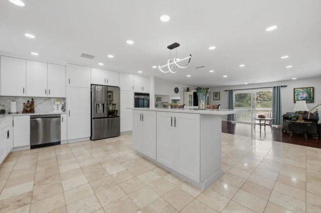 10629 Meadow Glen Way E, Escondido, CA 92026