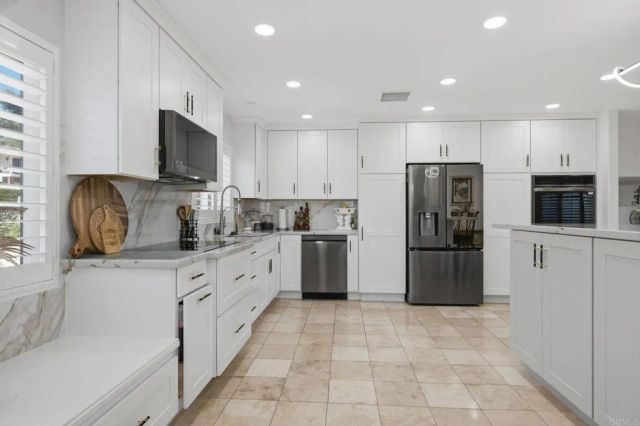 10629 Meadow Glen Way E, Escondido, CA 92026