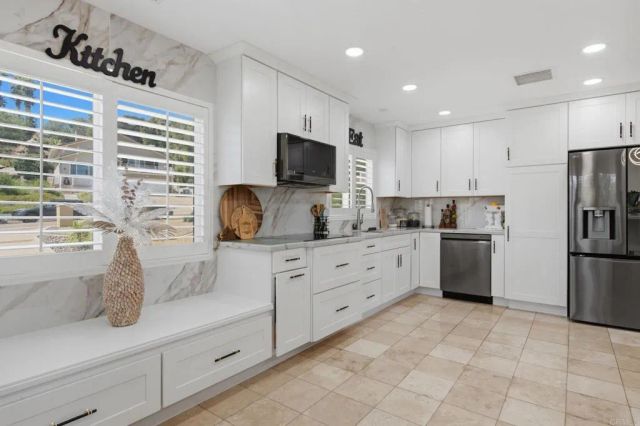 10629 Meadow Glen Way E, Escondido, CA 92026