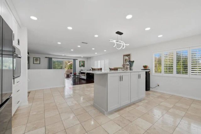 10629 Meadow Glen Way E, Escondido, CA 92026