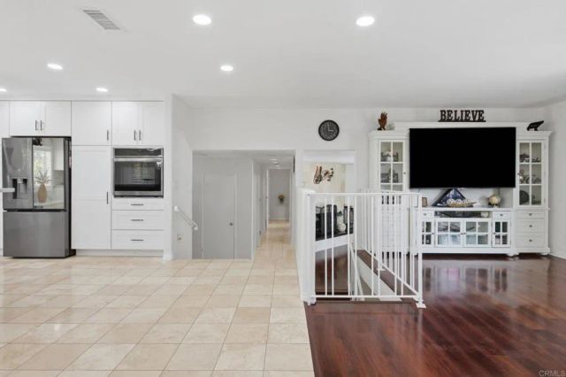 10629 Meadow Glen Way E, Escondido, CA 92026