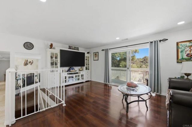 10629 Meadow Glen Way E, Escondido, CA 92026
