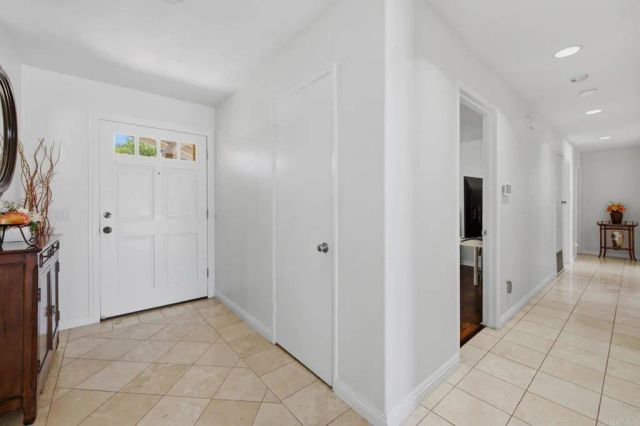 10629 Meadow Glen Way E, Escondido, CA 92026