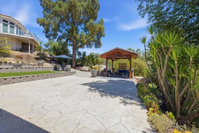 10629 Meadow Glen Way E, Escondido, CA 92026