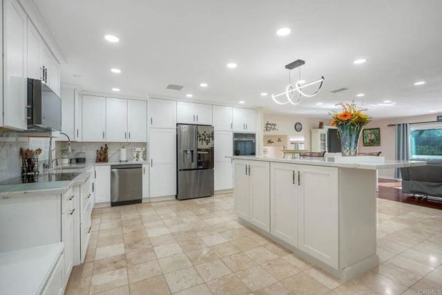 10629 Meadow Glen Way E, Escondido, CA 92026