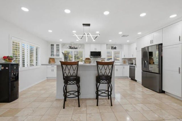 10629 Meadow Glen Way E, Escondido, CA 92026