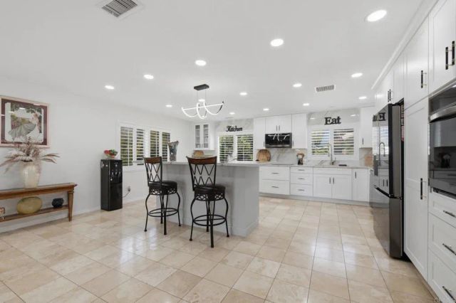 10629 Meadow Glen Way E, Escondido, CA 92026