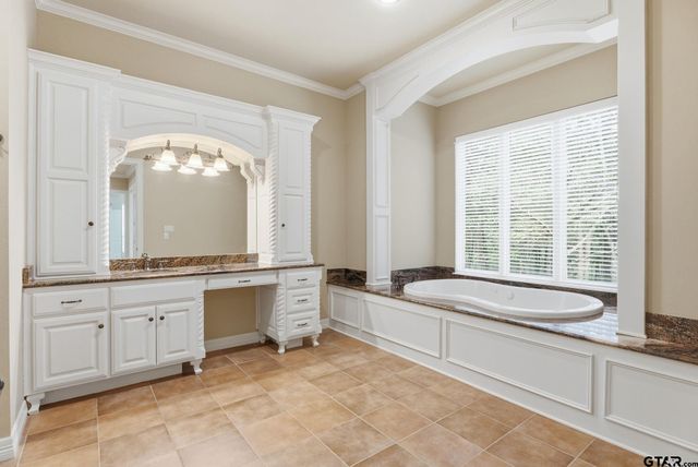 3814 Brighton Creek Circle, Tyler, TX 75707