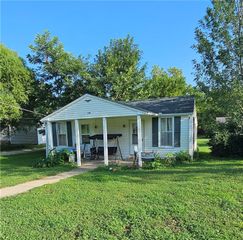 106 W Cedar Street, Waverly, MO 64096