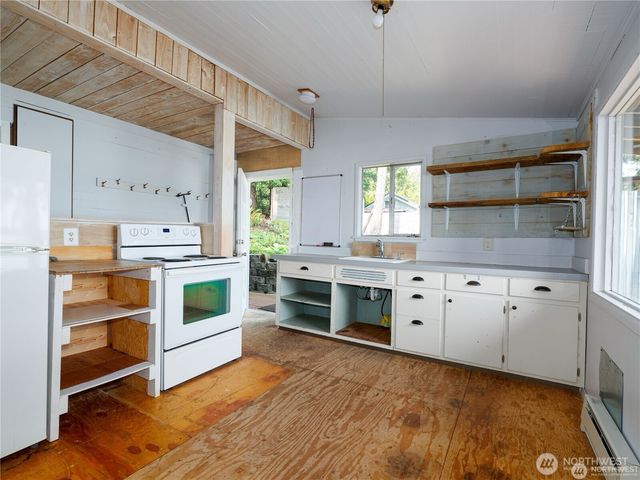 40 N Triton Head Drive, Lilliwaup, WA 98555